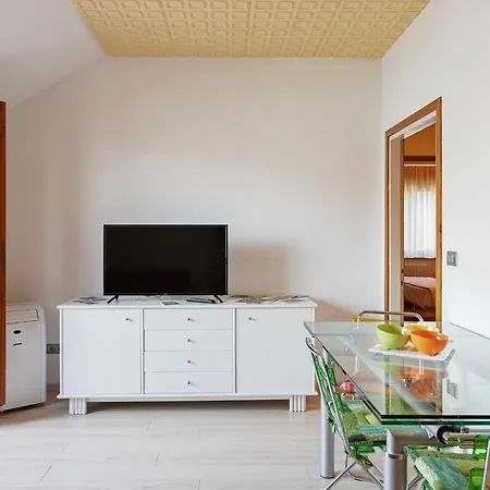 Attic View Apartment *